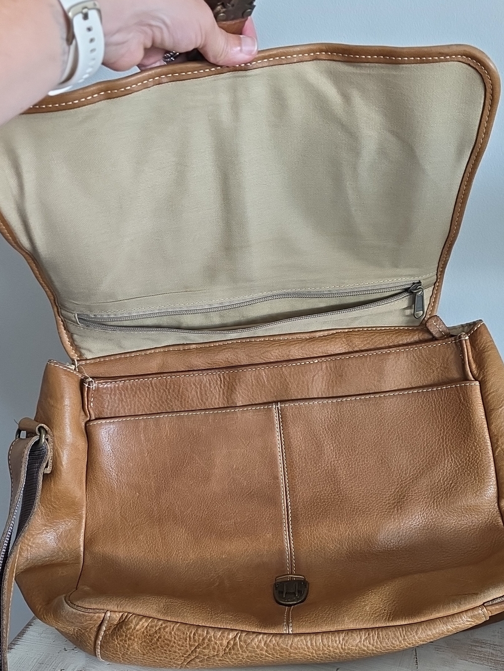 L.L. Bean Vintage Brown Leather Messenger Bag - Picture 8 of 14